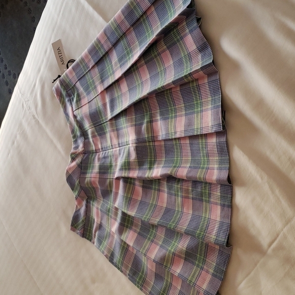 Aritzia Olive Micropleated Skirt in Iris Blue, Orchid Pink and Bleu Iris Size 8 - Picture 7 of 12